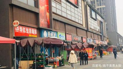 商铺转让,小区门口第二间,租给超市。年租9万