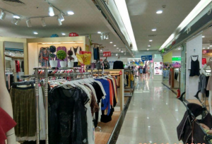 大康惠百货服装店商铺租转 西大东门对面旺铺商机